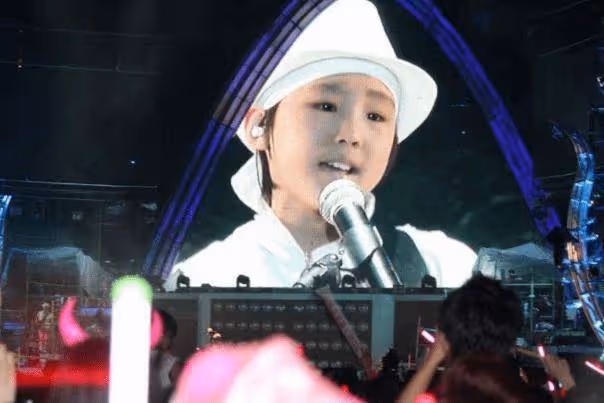 年僅9歲跟周杰倫同台表演，為捧紅他家人變賣家產，如今卻成這樣