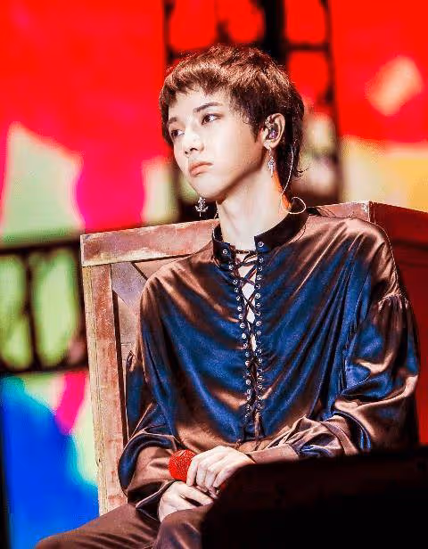 有種優秀叫入學年齡：羅雲熙16歲，喬欣17歲，唯獨她15歲！