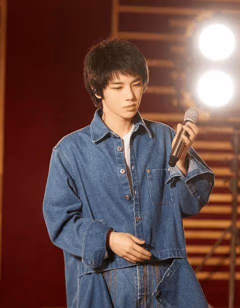 有種優秀叫入學年齡:羅雲熙16歲,喬欣17歲,唯獨她15歲!