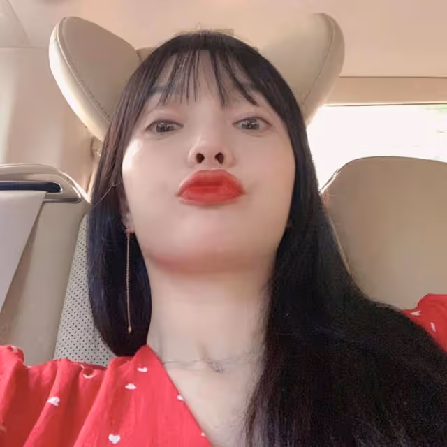 李小璐帶甜馨逛夜市 穿著性感風塵味十足