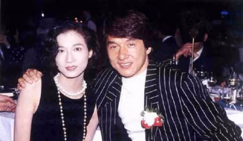 女星背小三臭名23年,只因當年和成龍的婚外情!深夜開轟 淚訴男方「請不要再傷害無辜的孩子」:已經到底線了