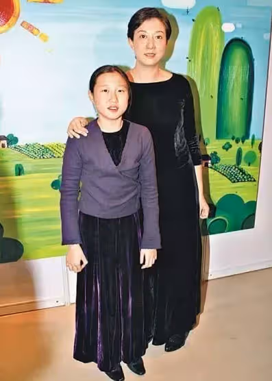女星背小三臭名23年，只因當年和成龍的婚外情！深夜開轟　淚訴男方「請不要再傷害無辜的孩子」：已經到底線了