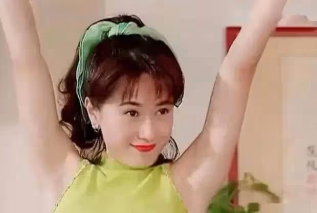 「仙女姐姐」戈偉如,爆紅後不慕名利,追愛半生,曾2度入豪門,自由豪邁拒絕上億贍養費,她笑:女人要活得灑脫