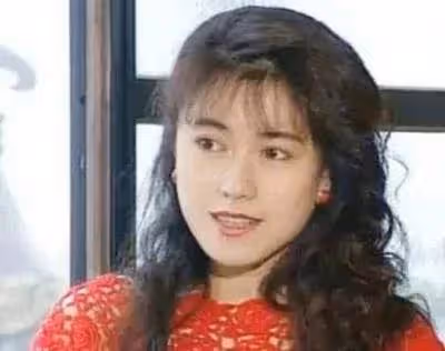 「仙女姐姐」戈偉如,爆紅後不慕名利,追愛半生,曾2度入豪門,自由豪邁拒絕上億贍養費,她笑:女人要活得灑脫