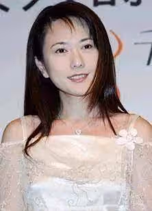 「仙女姐姐」戈偉如,爆紅後不慕名利,追愛半生,曾2度入豪門,自由豪邁拒絕上億贍養費,她笑:女人要活得灑脫