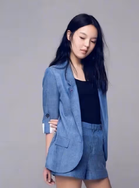 李詠女兒穿露臍裝身材性感!腹部紋身太搶眼