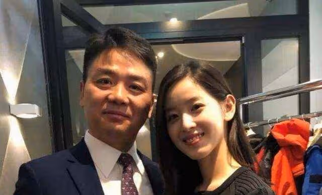 章澤天新髮型太顯美，又純又欲，難怪劉強東喜歡新家庭成員顏值高