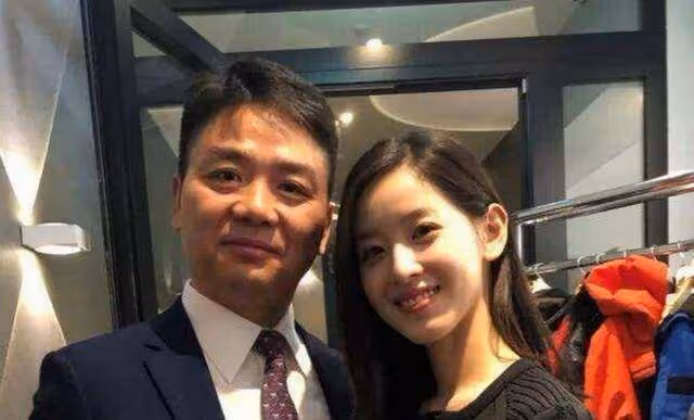 章澤天新髮型太顯美,又純又欲,難怪劉強東喜歡新家庭成員顏值高