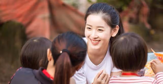 章澤天因顏值再上熱搜,路人視角顏值抗打,不愧是「奶茶妹妹」