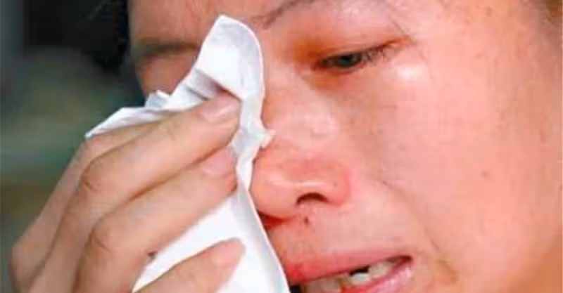 「機票太貴，待產費我先拿走」婆婆把臨產兒媳扔家裡去旅遊，悲劇
