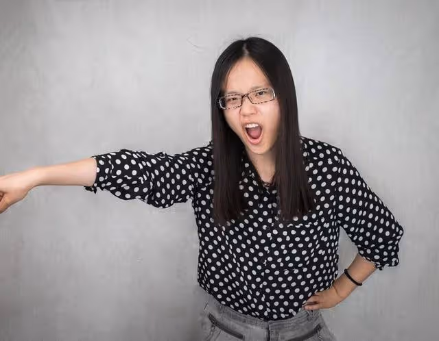 「兒媳,請人照顧浪費錢,讓我和你父母搭夥養老」兒媳:滾