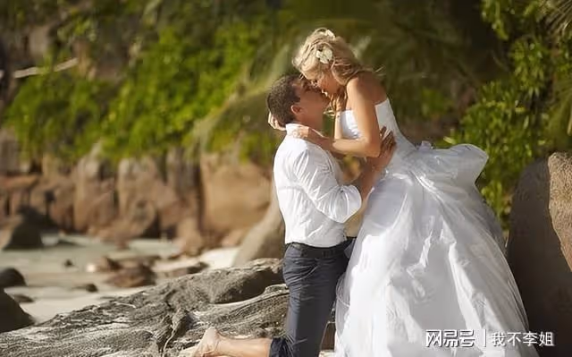 岳母幫女兒帶娃,年底伸手要2萬,女婿:給錢就不養老!