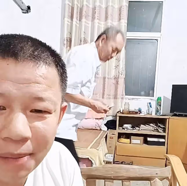 陳小峰和杜叔開啟直播之路