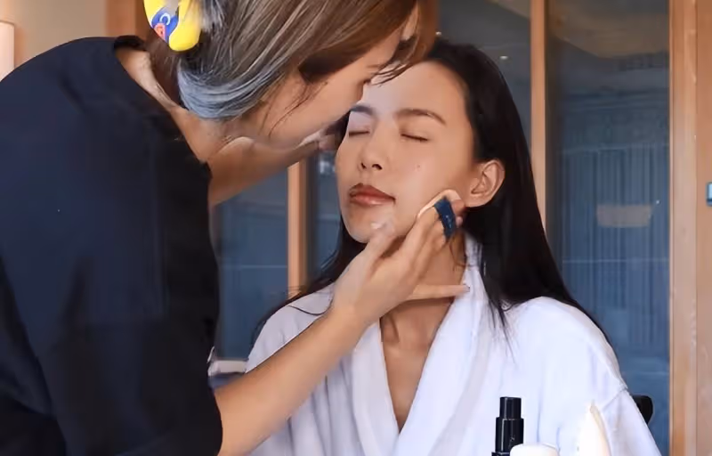 網紅小北餓了不理鏡頭換衣服,吐槽婚宴席位不足,網友:想看姐夫