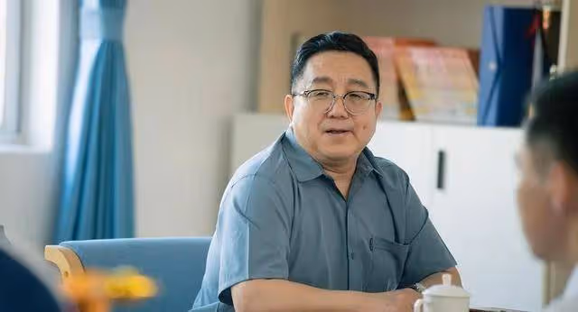 靈魂擺渡趙立變喜劇？爆笑新片《老師來了》助力「窮學生」圓夢