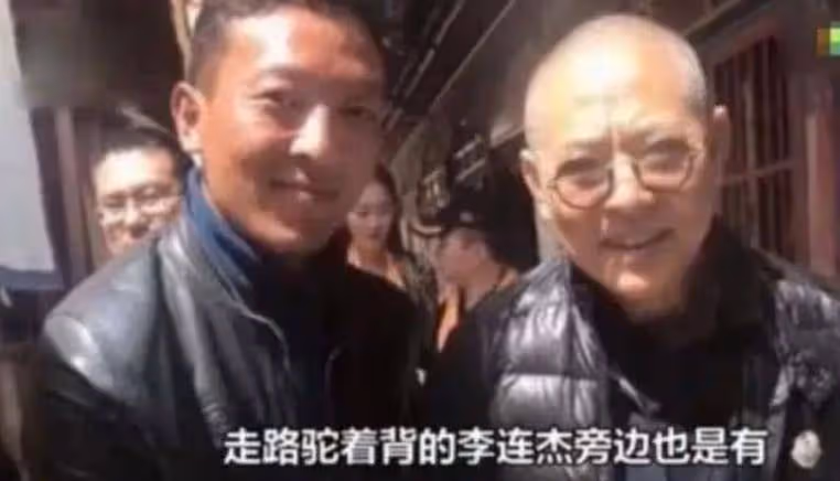 李連杰屢次被傳身體亮紅燈，陪女兒逛街，好狀態打破傳言