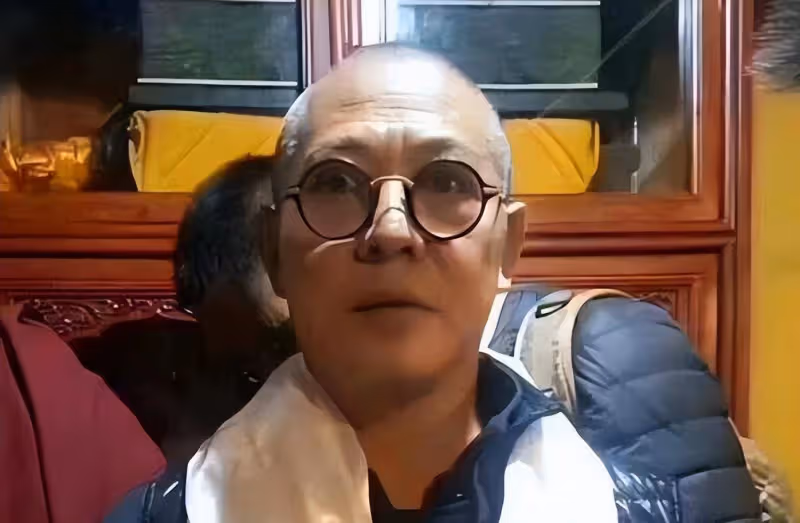 李連杰屢次被傳身體亮紅燈，陪女兒逛街，好狀態打破傳言