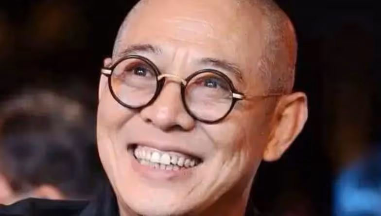 李連杰屢次被傳身體亮紅燈，陪女兒逛街，好狀態打破傳言
