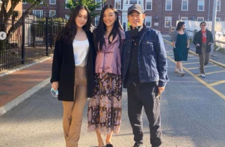 李連杰屢次被傳身體亮紅燈,陪女兒逛街,好狀態打破傳言