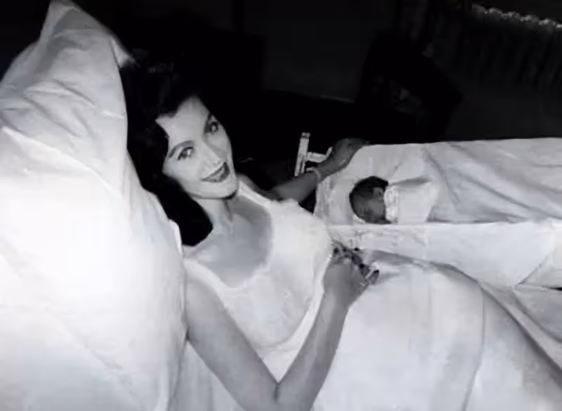 50年代最貴的女模朵薇瑪:氣質更甚赫本,經歷3段婚姻,孤獨離世