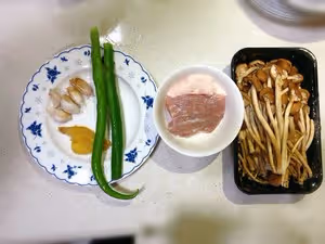 新鮮茶樹菇炒肉