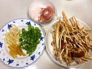 新鮮茶樹菇炒肉
