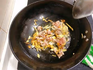 新鮮茶樹菇炒肉