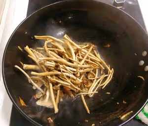 新鮮茶樹菇炒肉