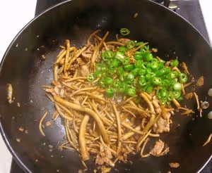 新鮮茶樹菇炒肉