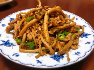 新鮮茶樹菇炒肉