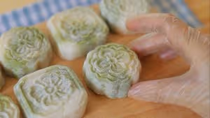 自製奶黃冰皮月餅🥮冰冰涼涼 奶香濃郁