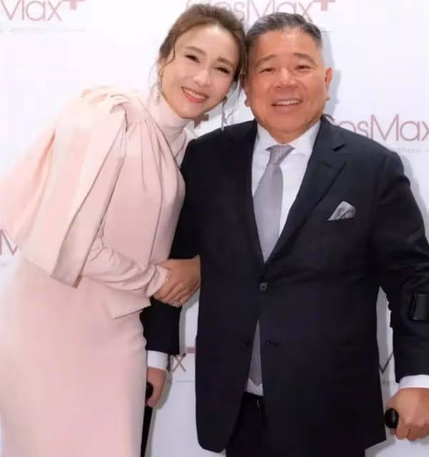 49歲黎姿分享生活美照,穿露肩長裙優雅十足,豪門氣質太濃郁