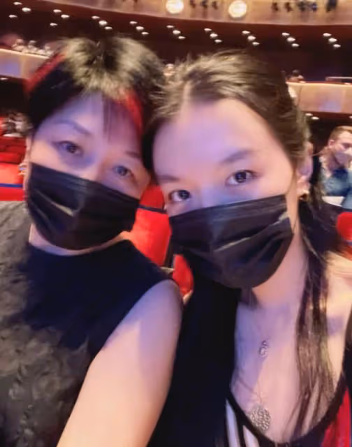 李詠女兒穿露臍裝身材性感 腹部紋身太搶眼