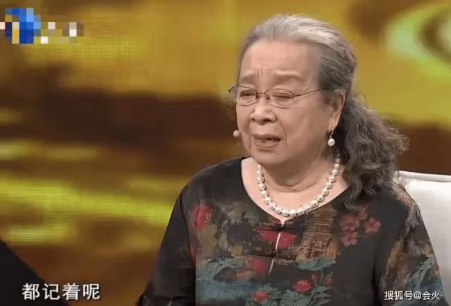86歲李明啟做核酸被偶遇 穿一雙布鞋頭髮花白
