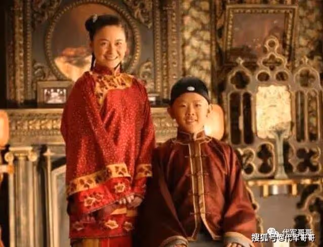 他9歲停止發育身高不足1米6 和妻同框卻像是母子