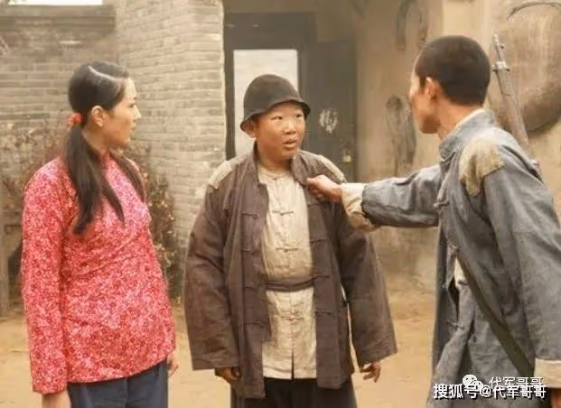 他9歲停止發育身高不足1米6 和妻同框卻像是母子