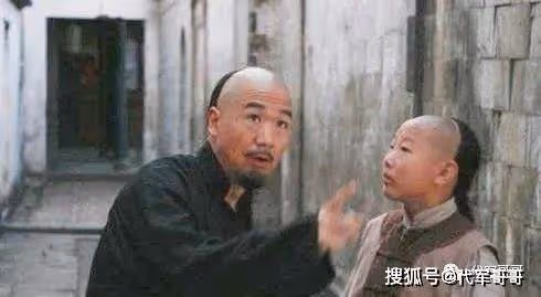 他9歲停止發育身高不足1米6 和妻同框卻像是母子