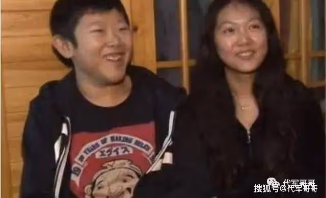 他9歲停止發育身高不足1米6 和妻同框卻像是母子