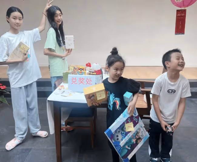 董璇和佟大為妻子過中秋 關悅女兒身高超媽媽