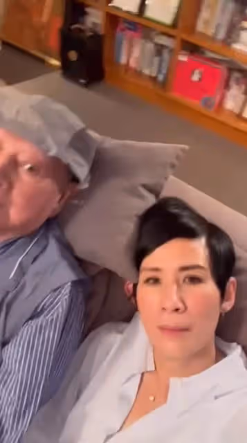 吳君如一家豪宅過中秋!90歲老爸息影6年罕露面,臉色紅潤精神好