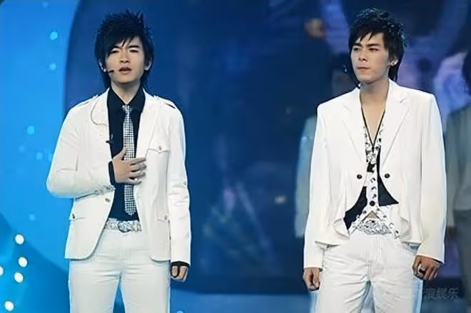 李易峰的混亂往事:肇事逃逸、情史複雜、私生活糜爛,他玩得真花