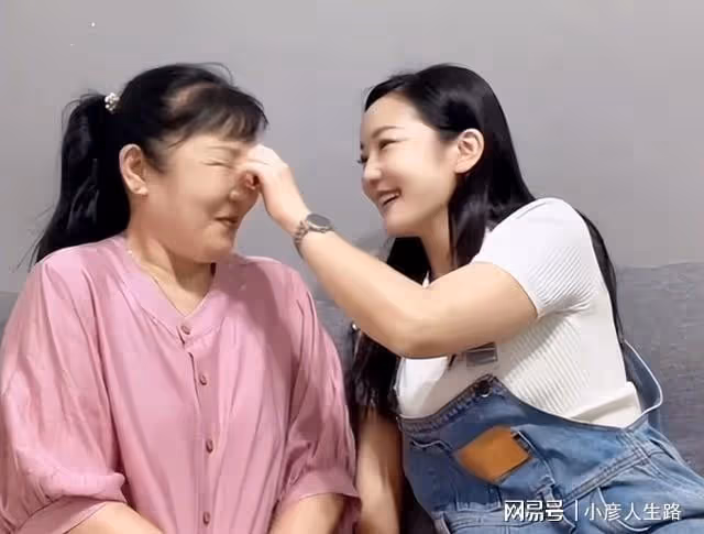 楊子鈺媽媽離婚後首談前夫,稱沒有誰對誰錯,靠9歲女兒漲粉12W