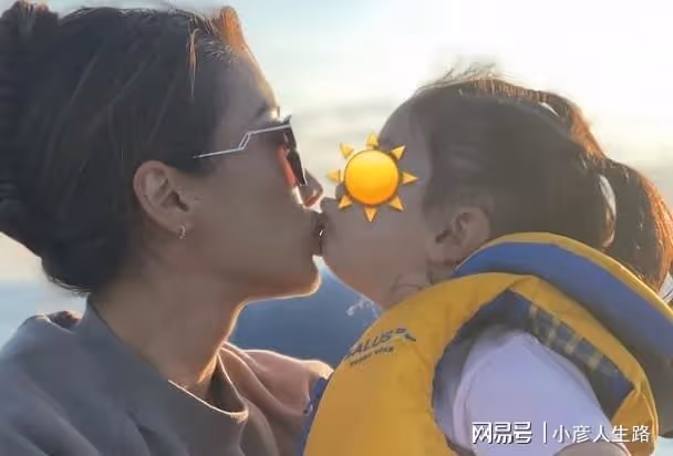 謝婷婷約好友慶祝40歲生日!三歲女兒正面照曝光,黃皮膚黑眼睛