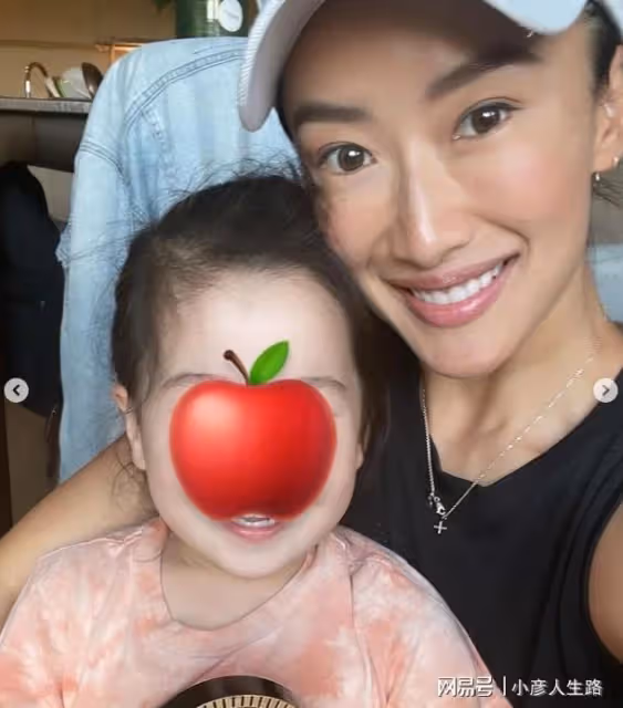 謝婷婷約好友慶祝40歲生日！三歲女兒正面照曝光，黃皮膚黑眼睛