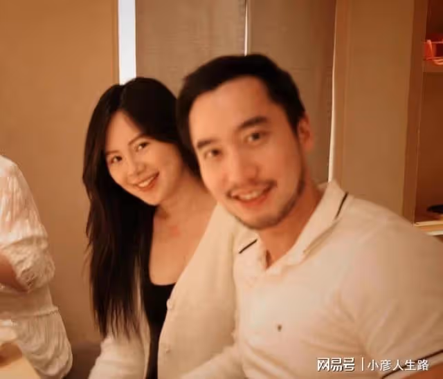 賴弘國曬照慶祝老婆坐完月子,女方產後氣色不錯,兩人同框秀恩愛