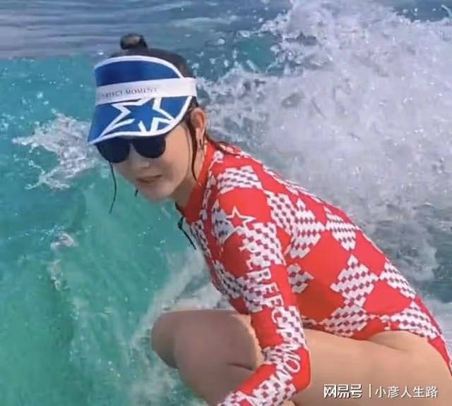 李彩樺被曝與男網紅曖昧!聚餐期間緊挨著,還親自為其夾菜擦嘴