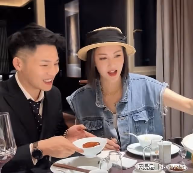 李彩樺被曝與男網紅曖昧!聚餐期間緊挨著,還親自為其夾菜擦嘴