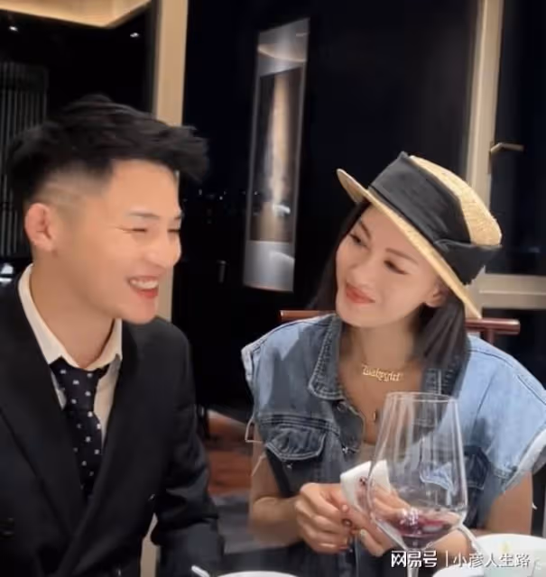 李彩樺被曝與男網紅曖昧!聚餐期間緊挨著,還親自為其夾菜擦嘴