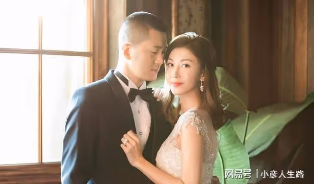 李彩樺被曝與男網紅曖昧!聚餐期間緊挨著,還親自為其夾菜擦嘴