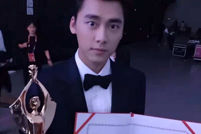 李易峰昔日榮譽頭銜被收回，正式全面退圈，1小時掉粉15萬